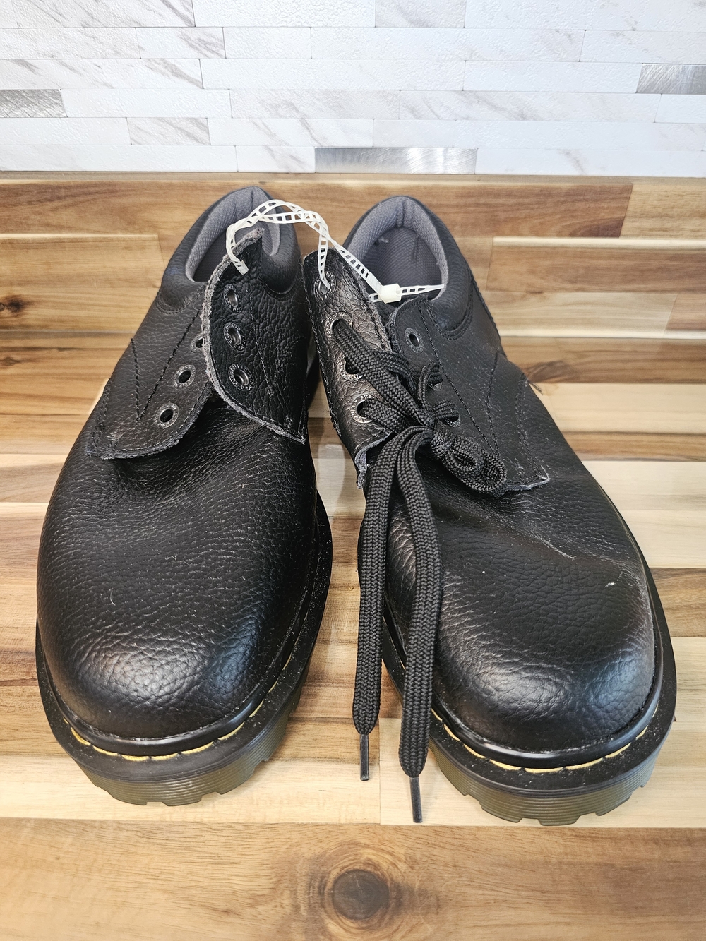Men's Black Leather Work Shoes with Sturdy Lug Sole S23